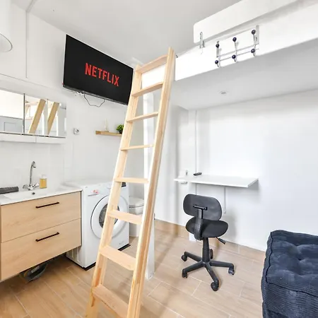 Authentic Parisian Near Parc Monceau Apartmán *