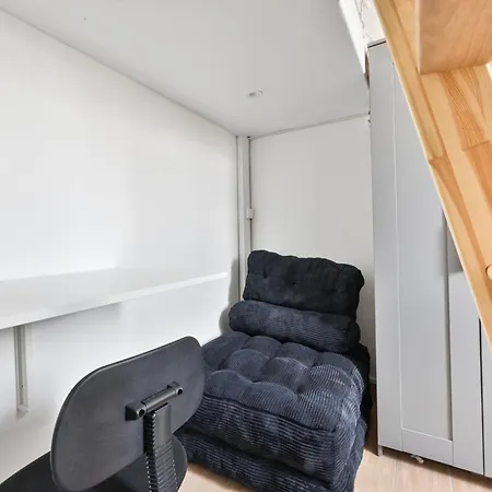Authentic Parisian Near Parc Monceau *