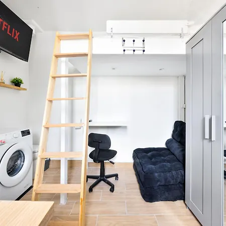 Authentic Parisian Near Parc Monceau *