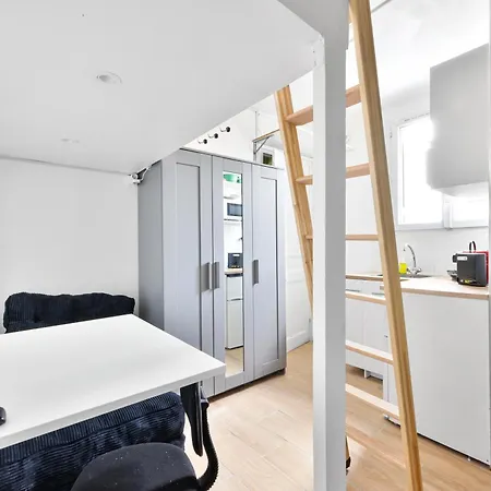 Authentic Parisian Near Parc Monceau *