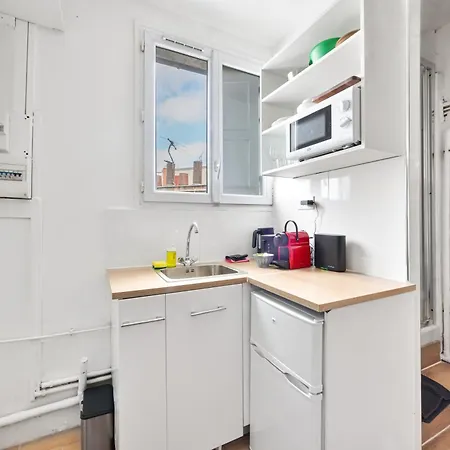Authentic Parisian Near Parc Monceau باريس